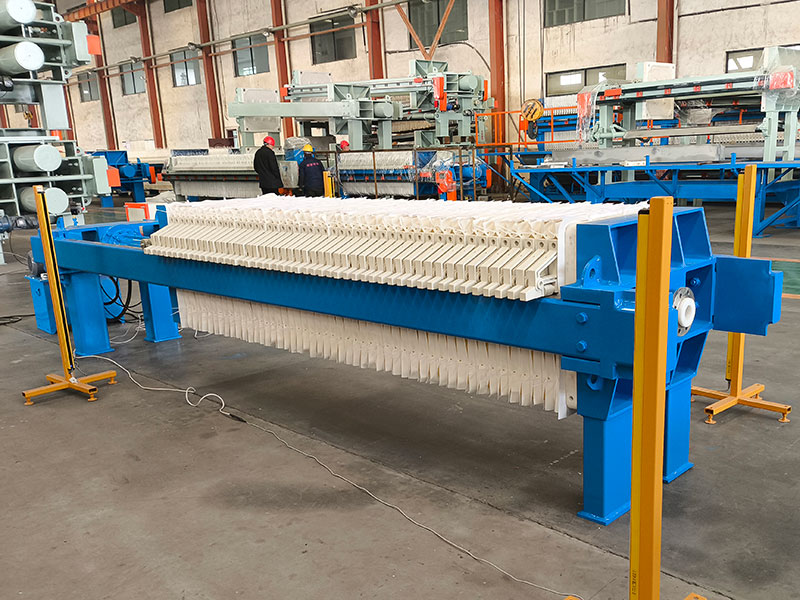Filtre-presse à chambre de 40 m² destiné à un client pakistanais
